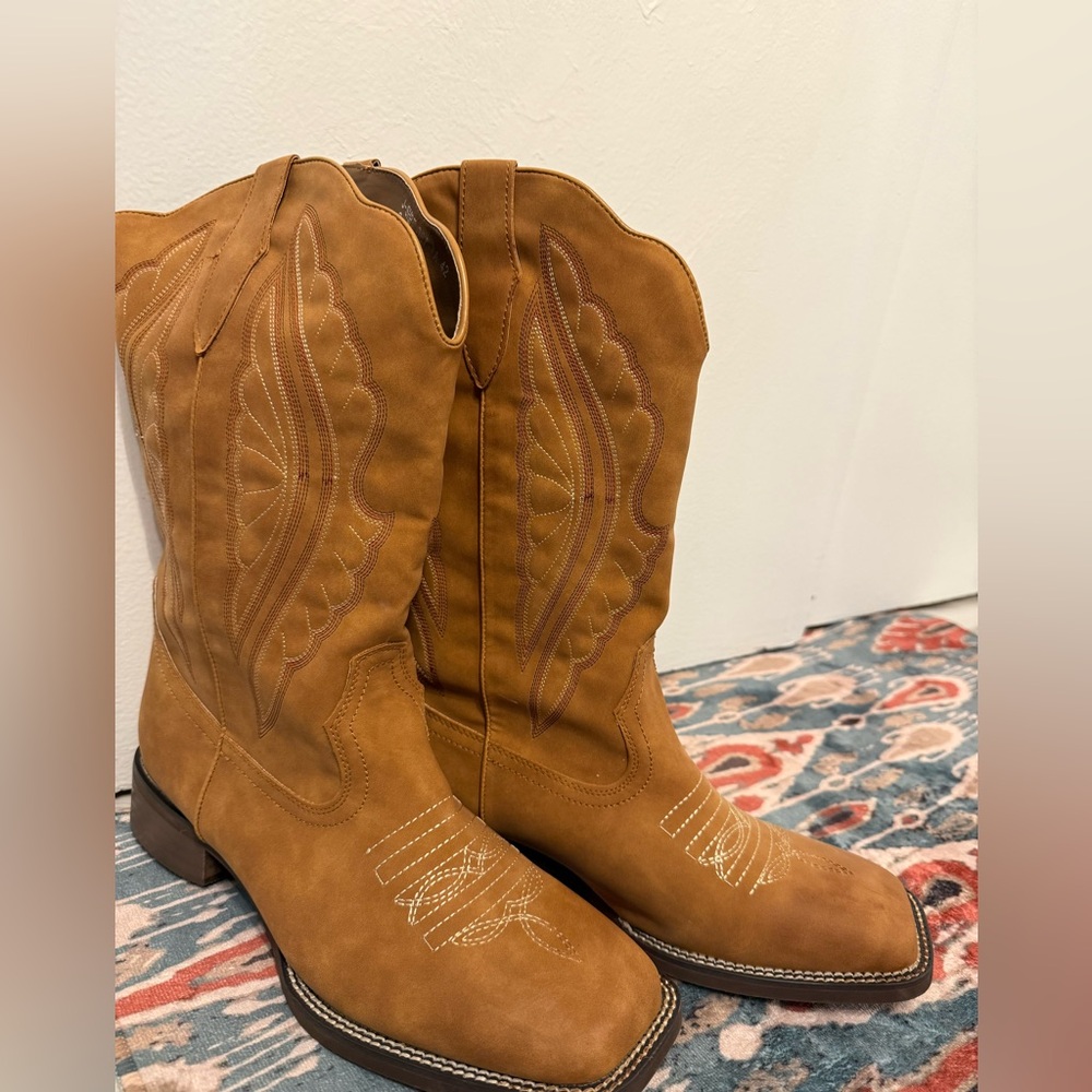 Women’s Square Toe Faux Leather Western Boots